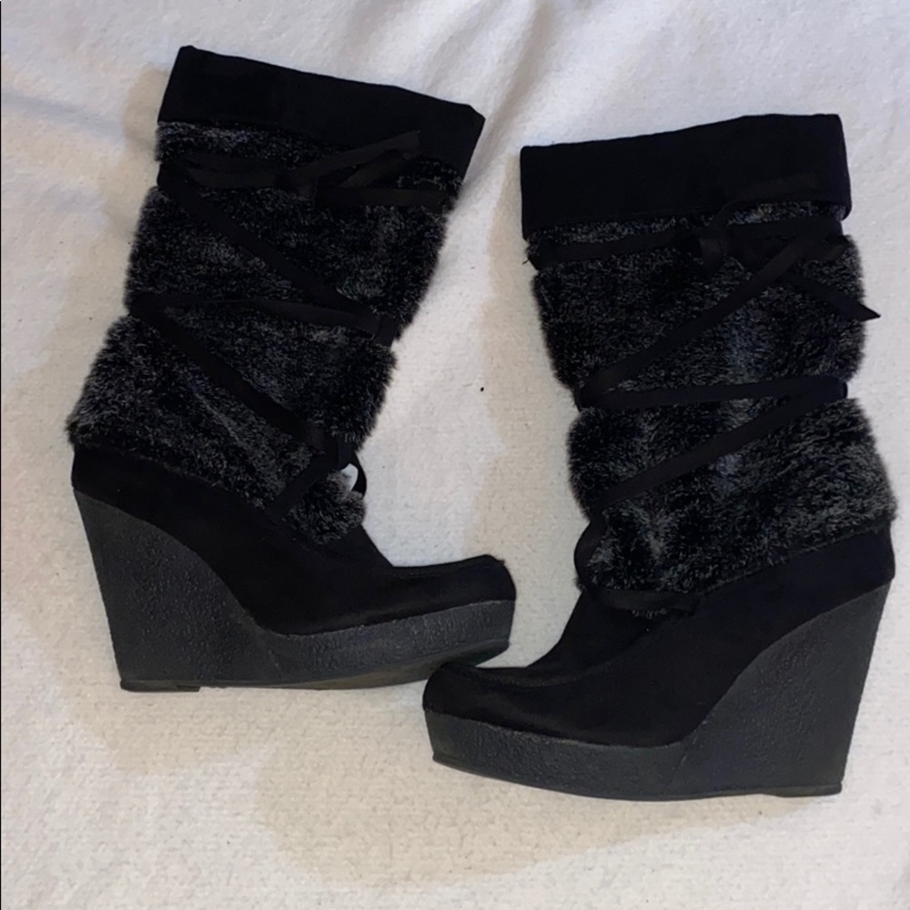 Women’s fur boots
